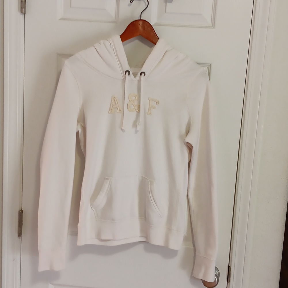 A&F SWEATSHIRT SIZE L